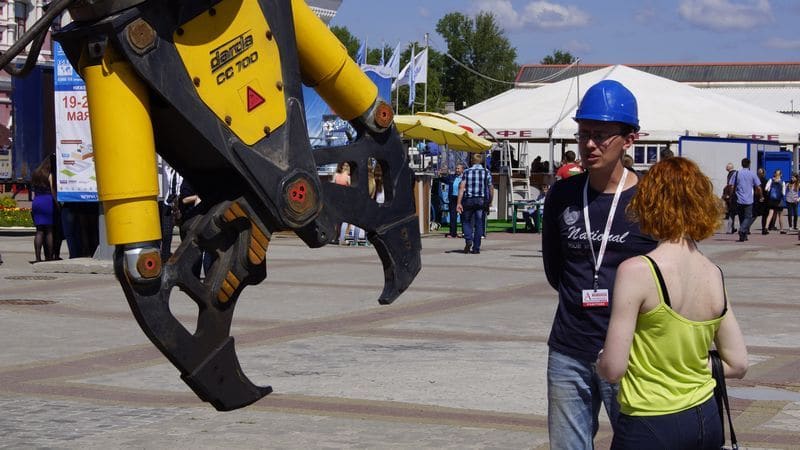 Уникальный демонтажный робот фирмы Brokk представлен ООО «БиПро 52» на Российском Архитектурно-строительном Форуме в Нижнем Новгороде. Фото