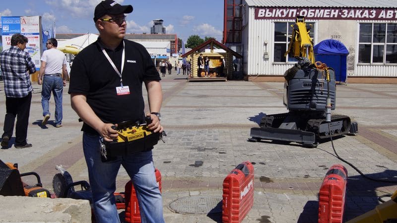 Уникальный демонтажный робот фирмы Brokk представлен ООО «БиПро 52» на Российском Архитектурно-строительном Форуме в Нижнем Новгороде. Фото